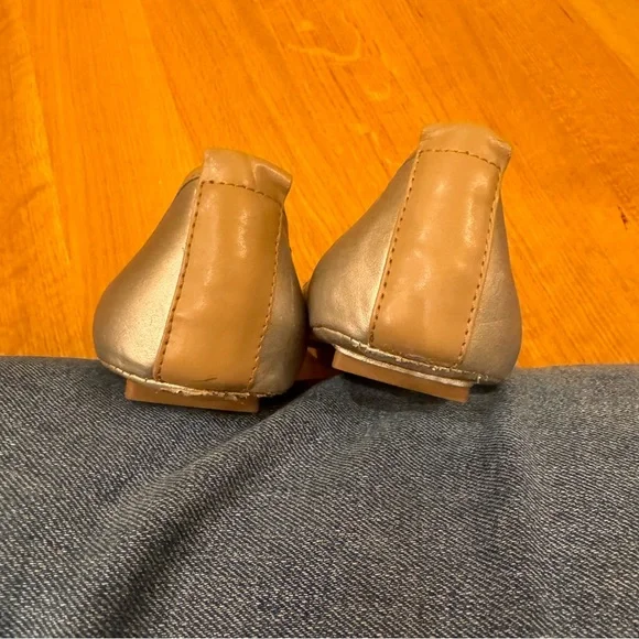 Libby Edelman Metallic Flats with Turquoise look Size 7 1/2 feminine resort wear - Picture 6 of 9